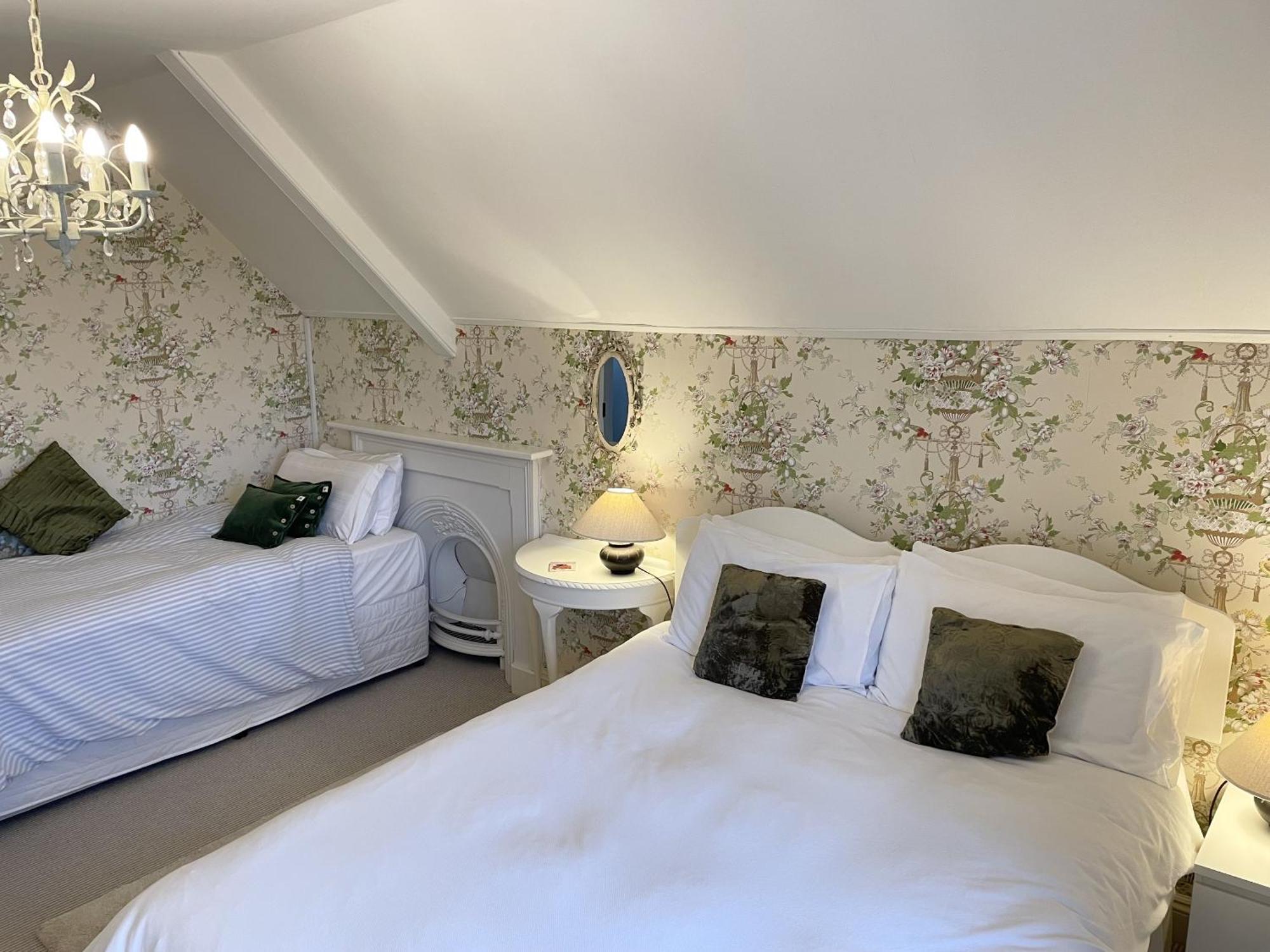 The Mount Somerton Retreat - Nr Bruton, Glastonbury, The Spectacular Wells Cathedral, Millfield School, Leonardo Helicopters, Yeovilton المظهر الخارجي الصورة